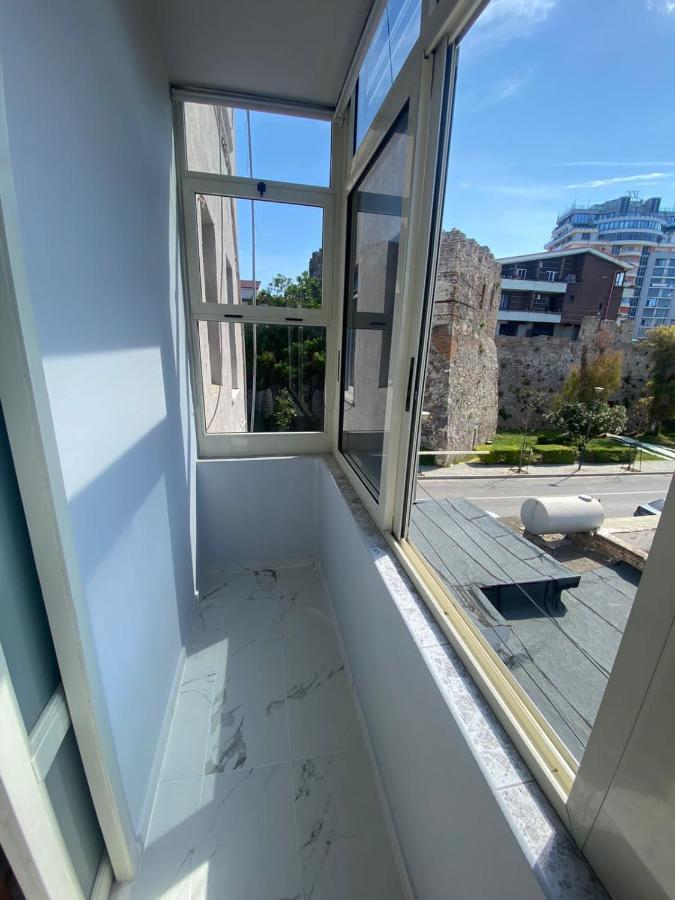Vollga Promenade Lovely 2 Bedroom Apartment Дуррес Экстерьер фото